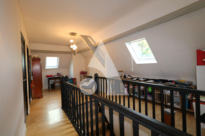 Maison - 219 m² - 7 pièces