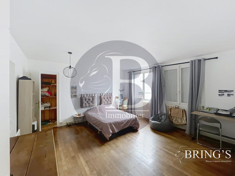 Maison - 196 m² - 9 pièces