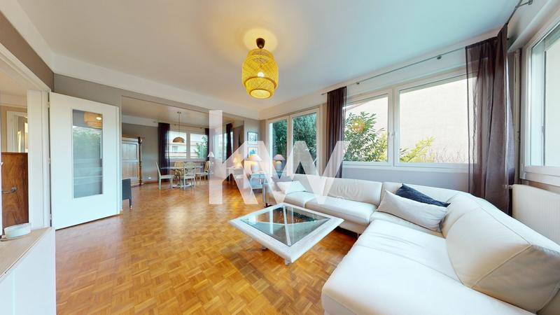 Maison - 270 m² - 8 pièces