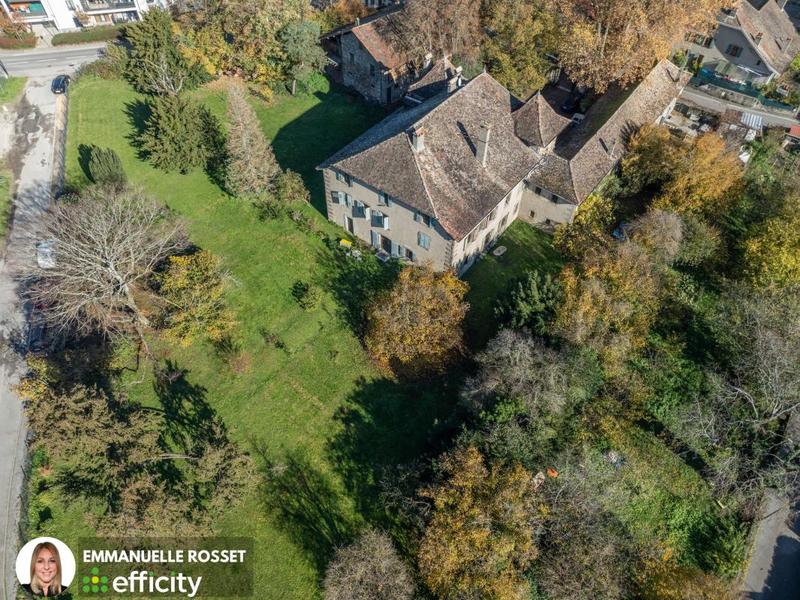 Château - 1 131 m² - 22 pièces