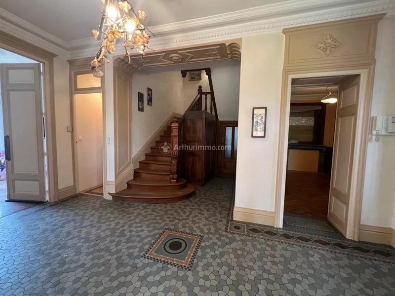 Maison - 323 m² - 10 pièces