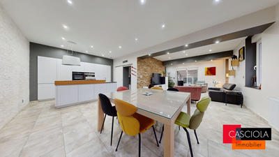 Maison ancienne - 212 m² - 7 pièces