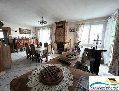 Maison - 185 m² - 9 pièces