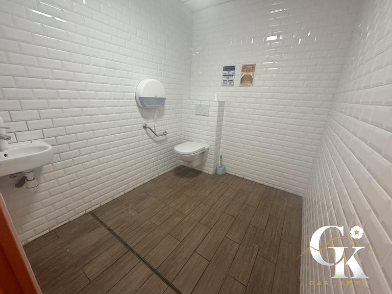 Local commercial - 1 172 m² - 11 pièces