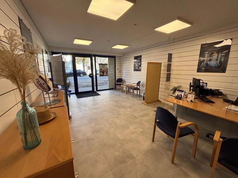 Local commercial - 74 m² - 2 pièces