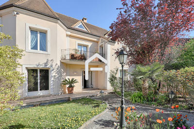 Maison - 450 m² - 10 pièces