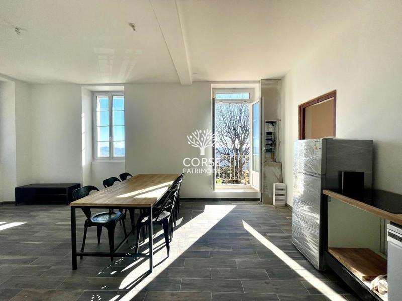 Maison de village - 240 m² - 10 pièces