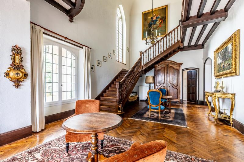 Château - 600 m² - 12 pièces