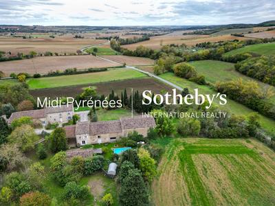 Maison - 393 m² - 10 pièces