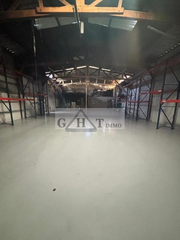 Entrepôt - 1 170 m²