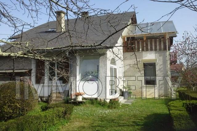 Maison - 210 m² - 8 pièces