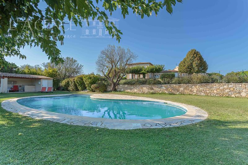 Maison - 326 m² - 7 pièces