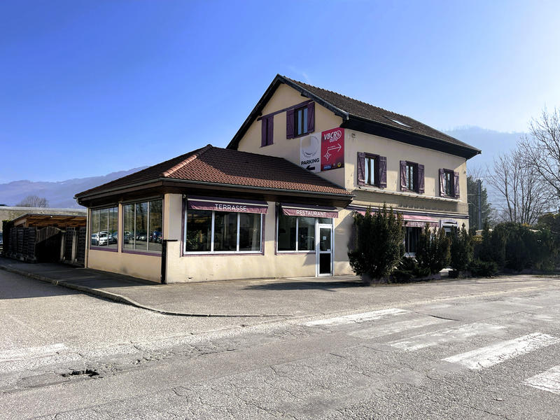 Maison - 352 m² - 10 pièces