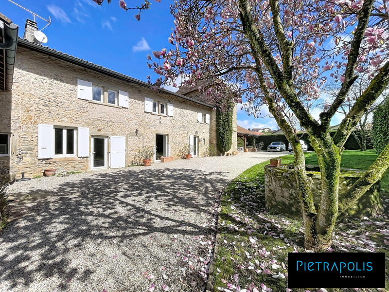 Maison - 261 m² - 8 pièces