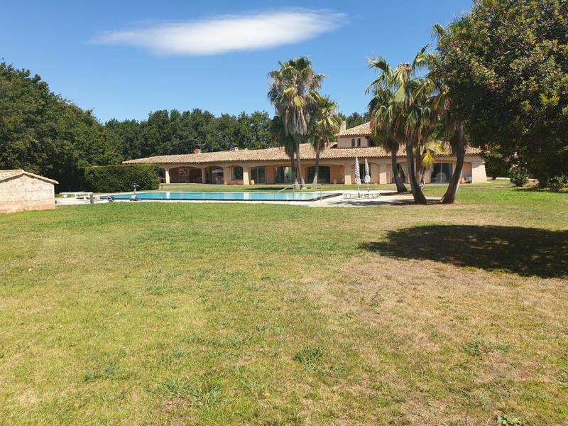 Maison - 380 m² - 8 pièces