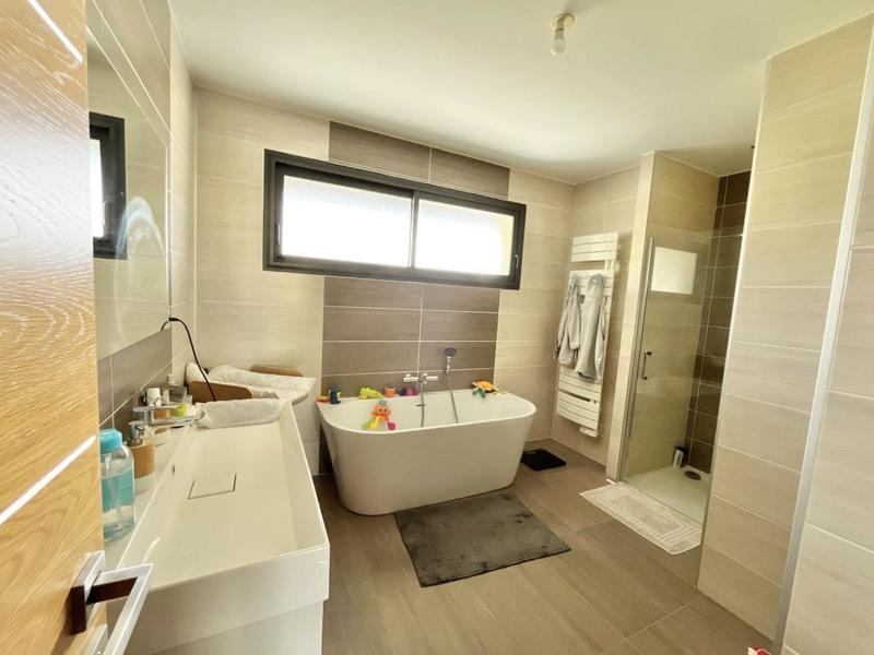 Maison - 182 m² - 6 pièces