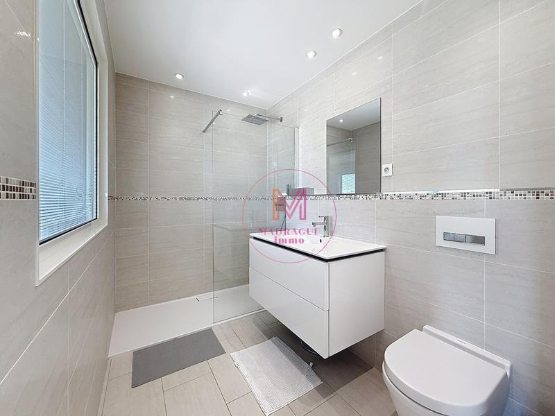 Maison - 216 m² - 6 pièces