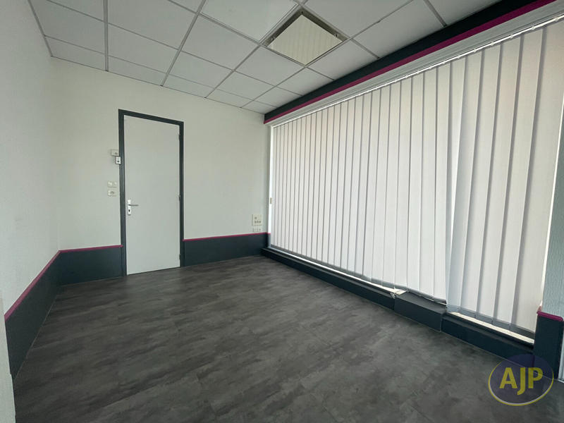 Local commercial - 89 m² - 4 pièces