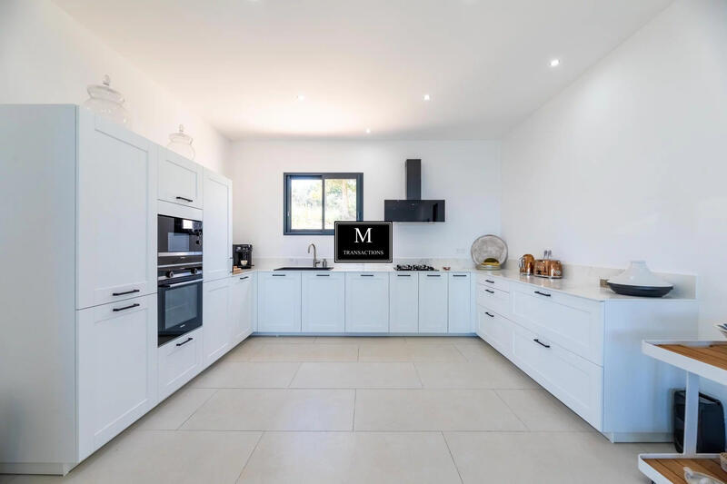 Villa - 316 m² - 9 pièces