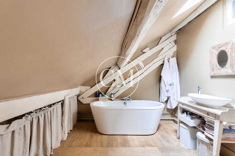 Maison - 320 m² - 9 pièces