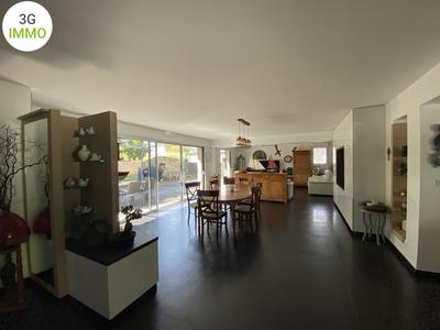 Maison - 251 m² - 8 pièces