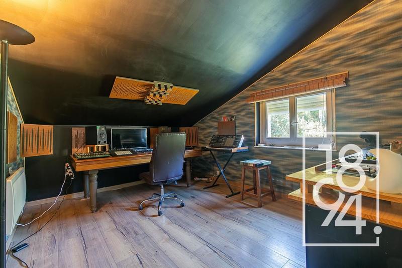 Maison - 385 m² - 6 pièces