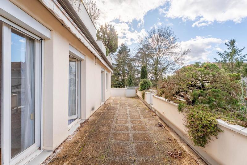 Appartement - 167 m² - 6 pièces