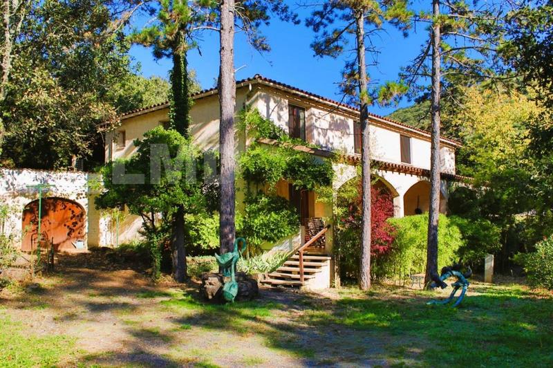 Maison - 430 m² - 18 pièces