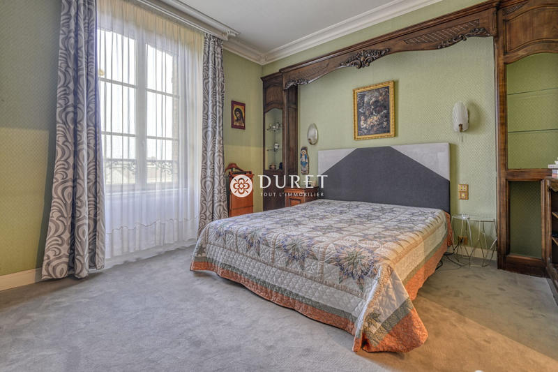 Maison - 214 m² - 10 pièces