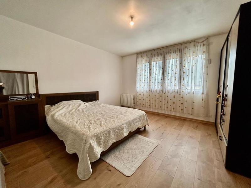 Maison - 225 m² - 7 pièces