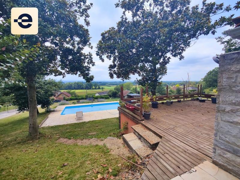 Maison - 246 m² - 7 pièces