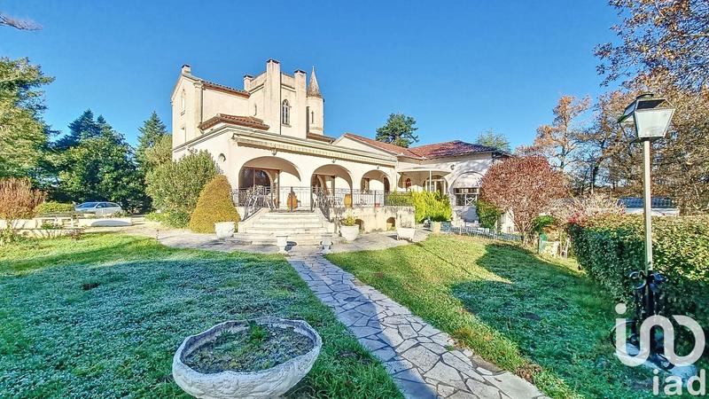 Maison - 445 m² - 11 pièces