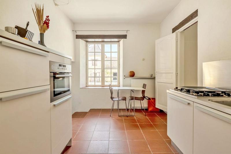 Maison - 242 m² - 11 pièces