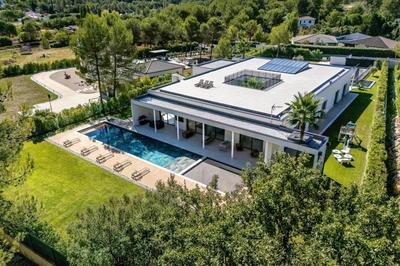 Villa - 1 300 m² - 10 pièces