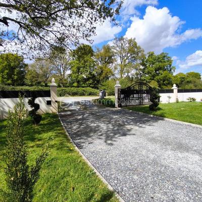 Maison - 213 m² - 7 pièces