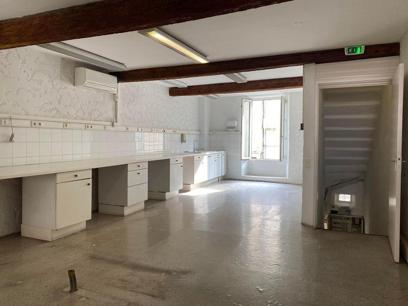 Local commercial - 150 m² - 3 pièces