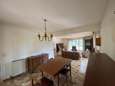 Maison - 260 m² - 9 pièces