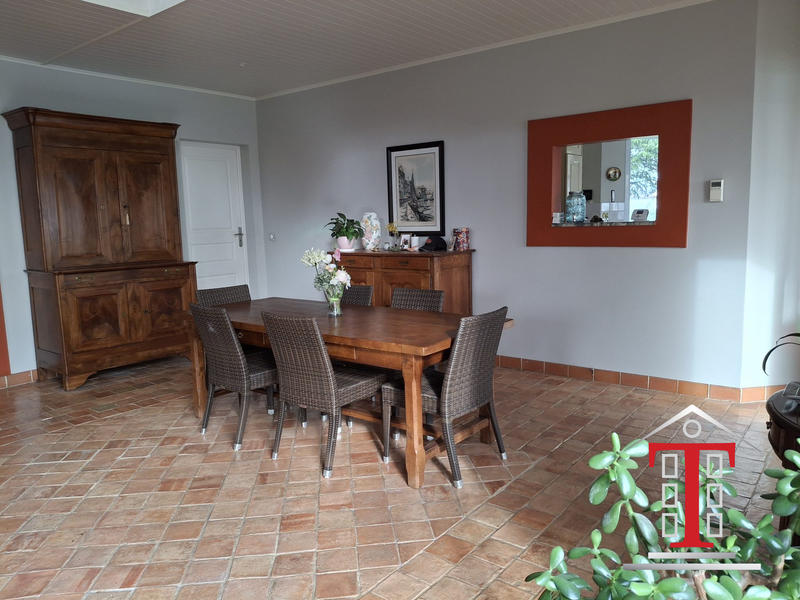 Maison traditionnelle - 240 m² - 8 pièces