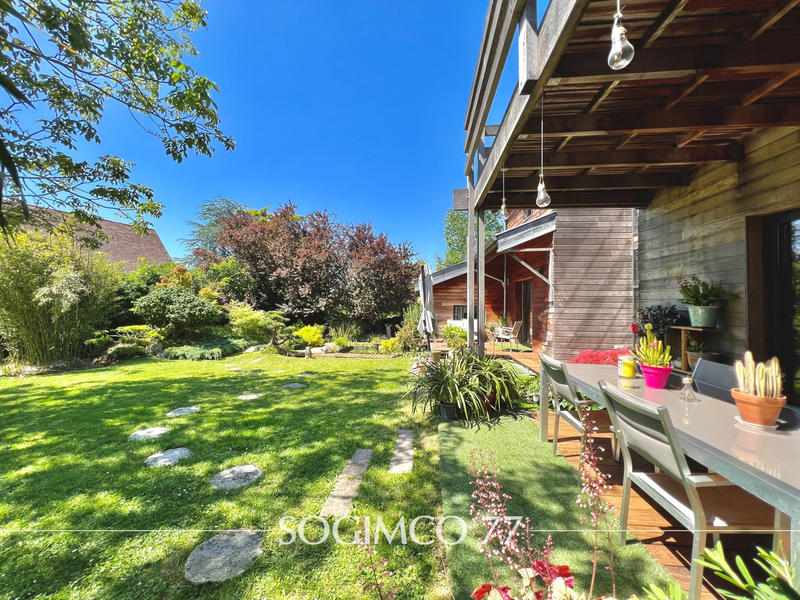 Maison - 186 m² - 7 pièces