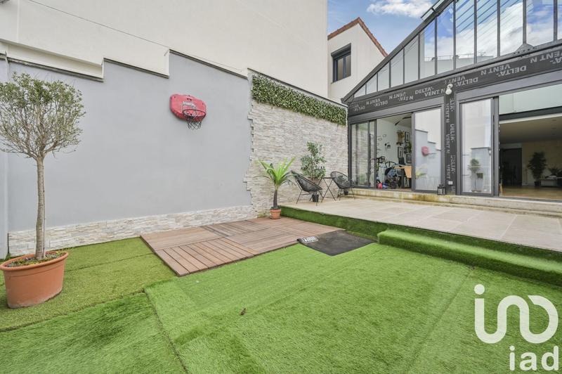 Maison - 230 m² - 9 pièces