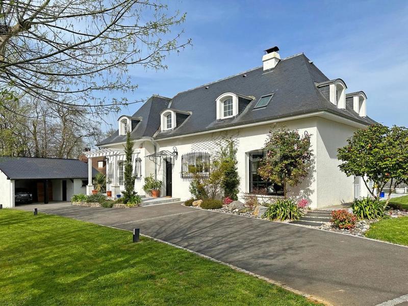 Villa - 360 m² - 8 pièces