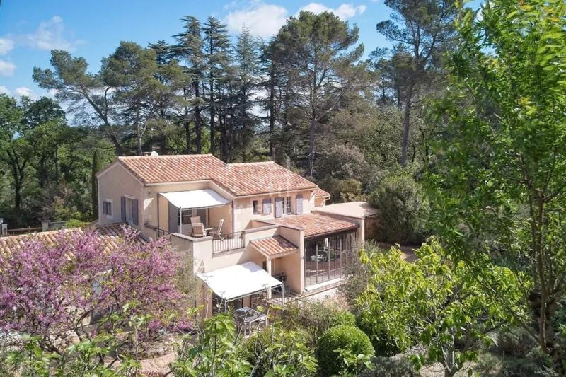 Propriété - 230 m² - 6 pièces