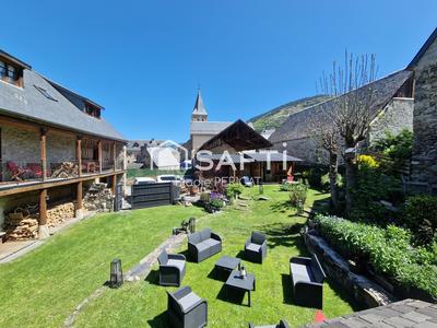 Maison - 280 m² - 9 pièces