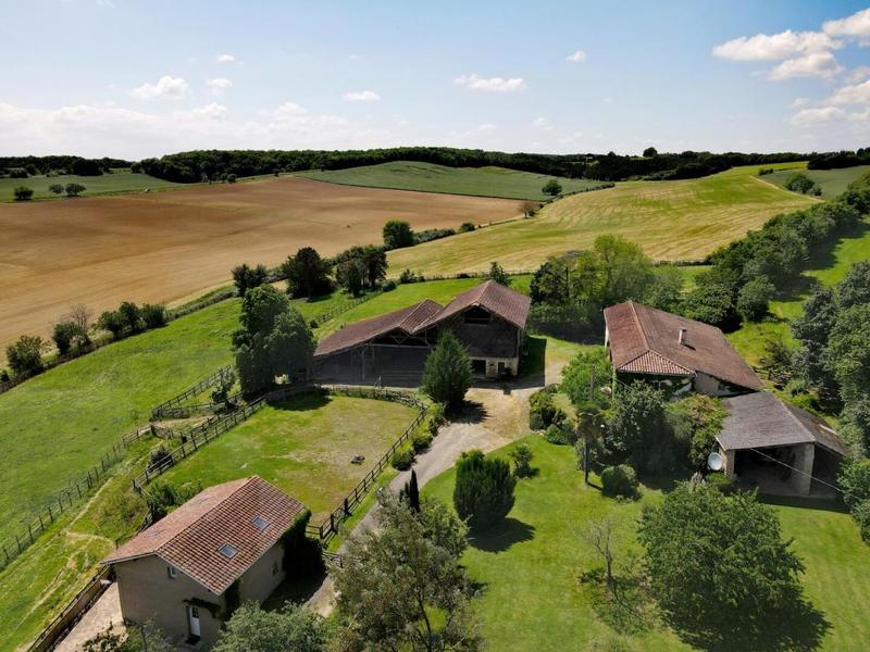 Maison de domaine équestre - 407 m² - 13 pièces