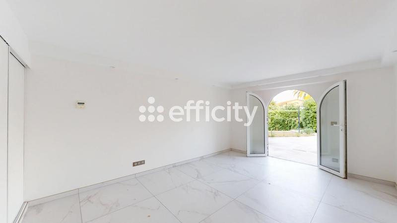 Maison - 260 m² - 7 pièces