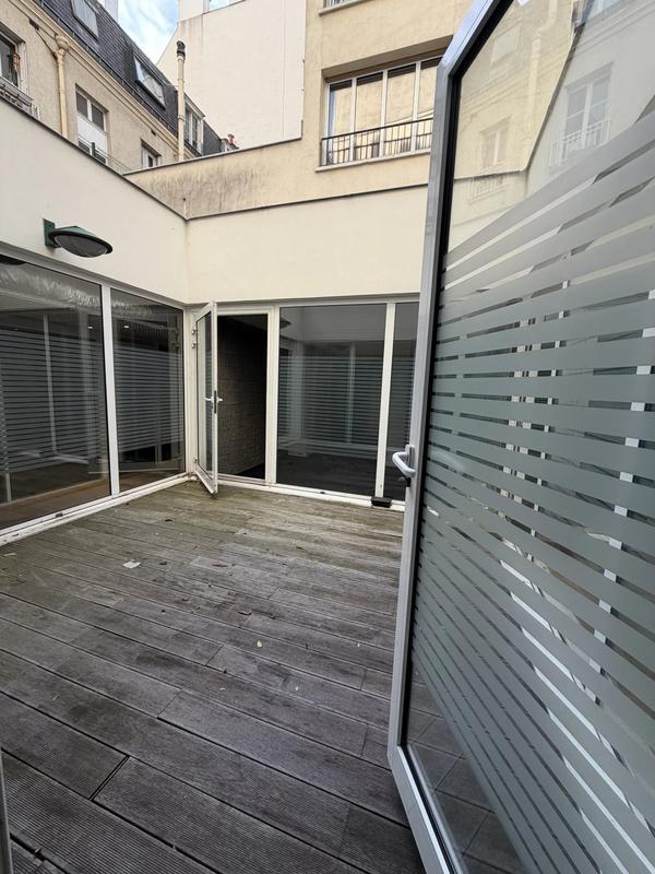 Local commercial - 569 m²