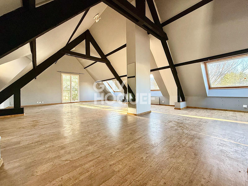 Maison - 213 m² - 8 pièces