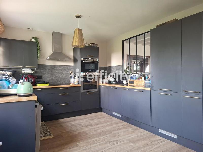 Pavillon - 186 m² - 7 pièces