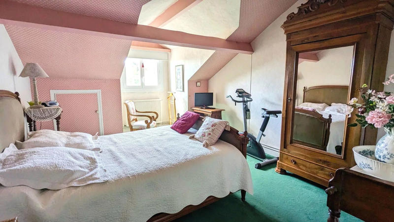 Maison - 219 m² - 9 pièces