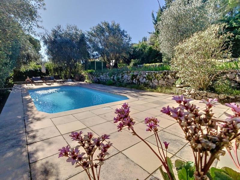 Villa - 261 m² - 8 pièces